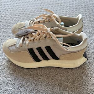 Adidas Retropy E5 in the "Aluminium Dark Green"